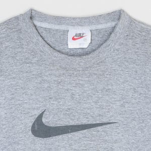 Vintage 90s Nike Grey T-Shirt - nineties, athletic, gray, crew neck tee -