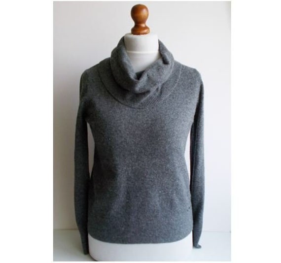 Thin top wool sweater