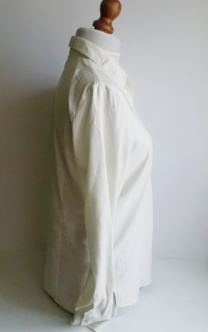 Vintage white blouse Womens white blouse Elegant blouse Feminine blouse Simple blouse Classic white blouse Button down blouse Size M