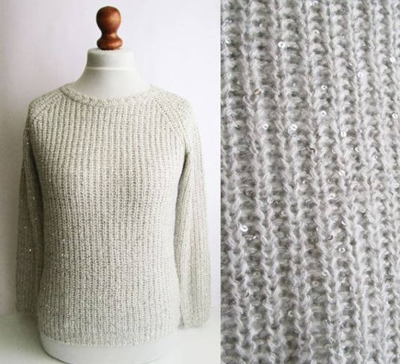 gray knitted sweater