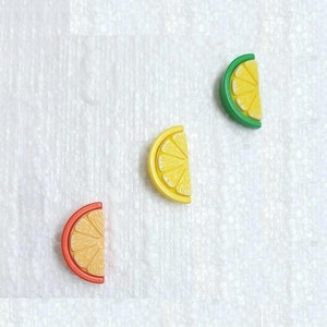 JHB Citrus Fruit Slice Button 20mm Plastic Shank Realistic Lemon Lime & Orange Wedge Sewing Art Crafts Decorative Scrapbooking Embellishment