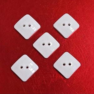 Bottoni quadrati bianchi da 22 mm, 2 fori, in plastica, multisfaccettati, effetto luccicante, per cucito, artigianato, camicie, giacche, cardigan, decorazioni per feste sulla neve