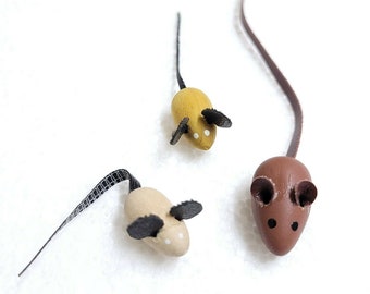 Novelty Mouse Buttons 17mm 19mm Shank JHB International Wooden 3D Country City & Long Tail Mice Sewing Art Craft Decorative Embellishment