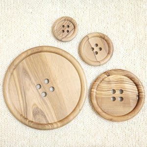 Natural Wood Buttons 4 Hole Rim Edge 38mm 50mm 80mm 124mm Big Eco-Friendly Fashion Sewing Cardigan Jacket Coat Art Craft Creative Decoration
