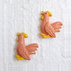2 Chicken Buttons 24mm Shank JHB International Novelty Cock-A-Doodle Doo Realistic Cockerel Sewing Art Craft Fun Scrapbooking Embellishments