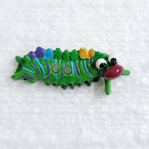 JHB Caterpillar Button 29 mm 2 Gat JHB International Cheri Strole Nieuwigheid Hongerige Worm Tuin Insect Bugs Naaien Kunst ambachten DIY Verfraaiing