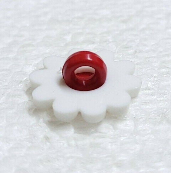 デイジーフラワーボタン 14mm 18mm シャンク 赤 黄 グレー 白 JHB