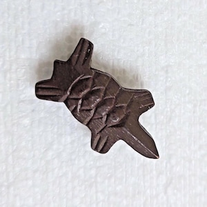 JHB Sea Turtle Button 28mm Shank Handcarved Wooden Novelty Ocean Wildlife Sewing Knitting Art Craft Kids Home Decor Decorative Embellishment
