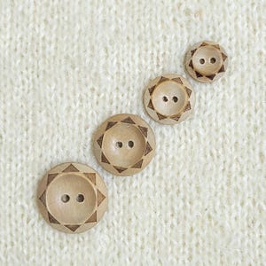 Wooden Buttons 15mm 18mm 22mm 25mm Natural Wood 2 Hole Etched Star Pattern Sewing Knitting Shirt Sweater Jacket Coat Art Craft Embellishment