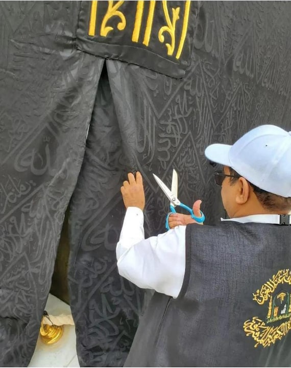 The black Kaaba covering is approved by the Kingdom of Saudi Arabia Kaaba covering for sale