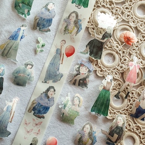 Könnte beinhalten: Ein Blatt Washi-Tape mit Aquarell-Illustrationen von Frauen in verschiedenen Posen. Das Band hat ein sich wiederholendes Muster aus Schmetterlingen und Blumen. Das Band ist umgeben von anderen Aquarell-Illustrationen von Frauen, Blumen und einem roten Ballon.