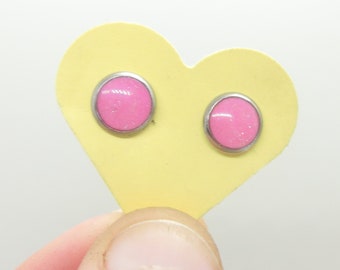 Simple lumière rose boucles d’oreilles, rondes en polymère argile, résine, minimaliste, argent boucles d’oreilles, boucles d’oreilles, boucles d’oreilles rose