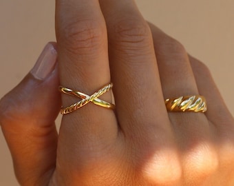 Cross ring with fluted band