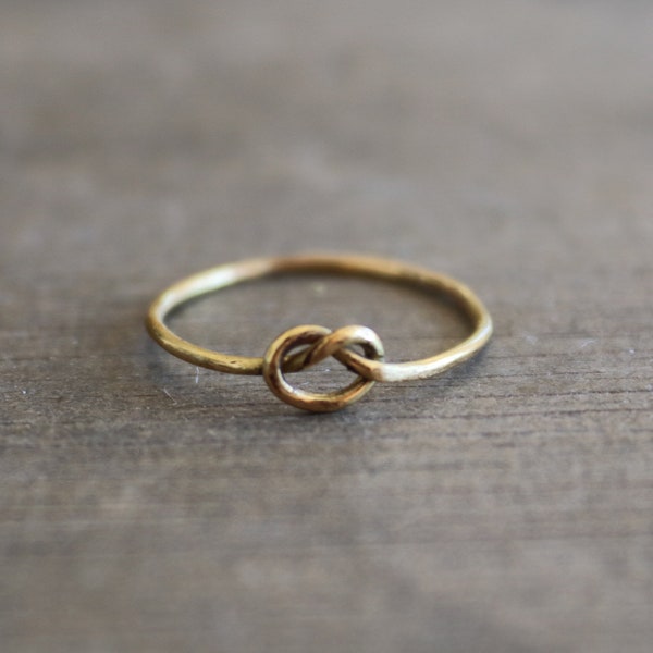 Dezenter Knoten Ring, Filigraner Ring, Dünner Gold Ring