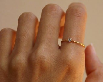 Thin open ring with zircons