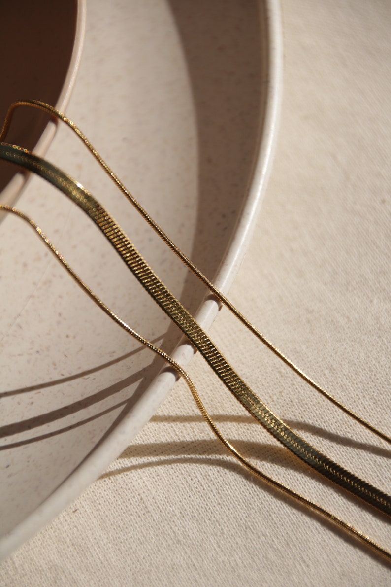 Collier à trois couches serti de bijoux avec des chaînes de serpent Cadeau minimaliste pour elle image 6