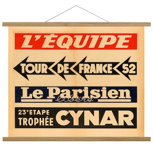 Tour de France Cycling Print Gift, Race Directional Sign TURN LEFT, Fausto Coppi 1952, Ingelijst Canvas, Vintage Wall Art, Eiken Poster Hanger