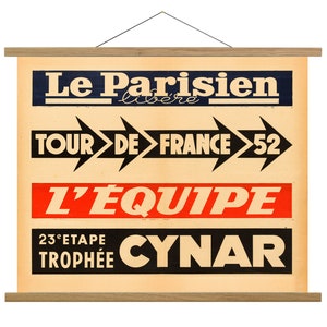 Stampa su tela del Tour de France 1952: arte ciclistica d&#39;epoca con appendiabiti in legno di quercia