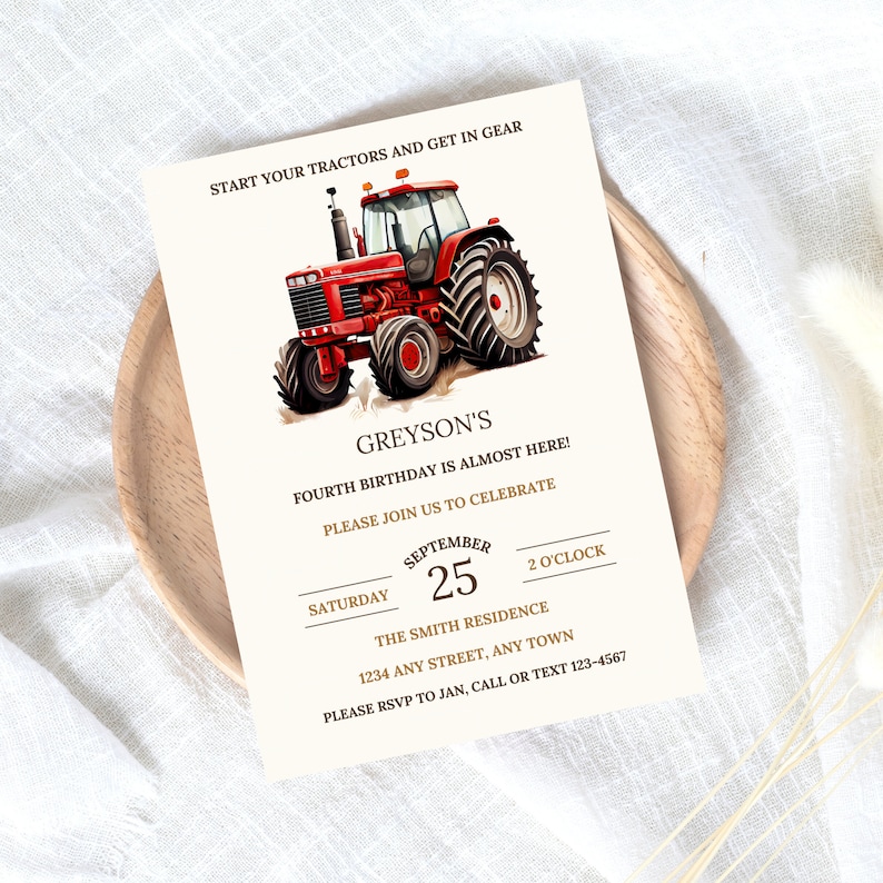 Puede incluir: Un tractor rojo sobre un fondo blanco. El texto de la invitaci&oacute;n dice: "Start your tractors and get in gear. Greyson's Fourth Birthday is almost here! Please join us to celebrate. Saturday, September 25, 2 o'clock. The Smith Residence, 1234 Any Street, Any Town. Please RSVP to Jan, call or text 123-4567."