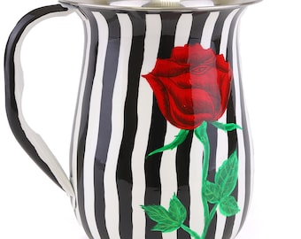 Jarra esmaltada con rosas blancas y negras a rayas