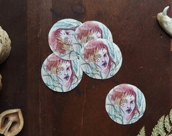 Desfigurado / Pegatina redonda de 1,5 pulgadas / Horror / Surrealismo / Surrealismo oscuro / Espeluznante / Horror corporal