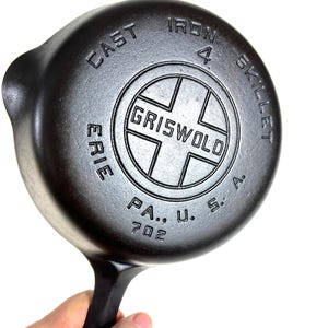 NICE!! Vintage GRISWOLD #4 Cast Iron Skillet 702 Large Block Logo Erie Pa USA (Epu) - circa 1920 - 1940