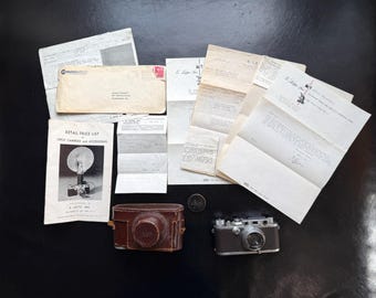 Vintage Leica IIIa kamera #198480 med Summer 5 cm f/2 objektiv + sällsynta Leitz servicepapper från 1952 arkiv