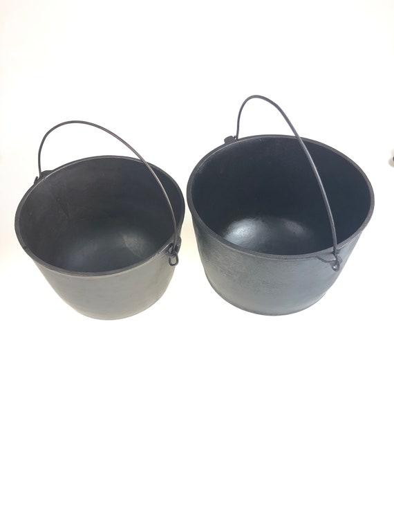 WOW RARE Set of 2 Cahill Cast Iron Footed Kettles Bean Pots 8, and