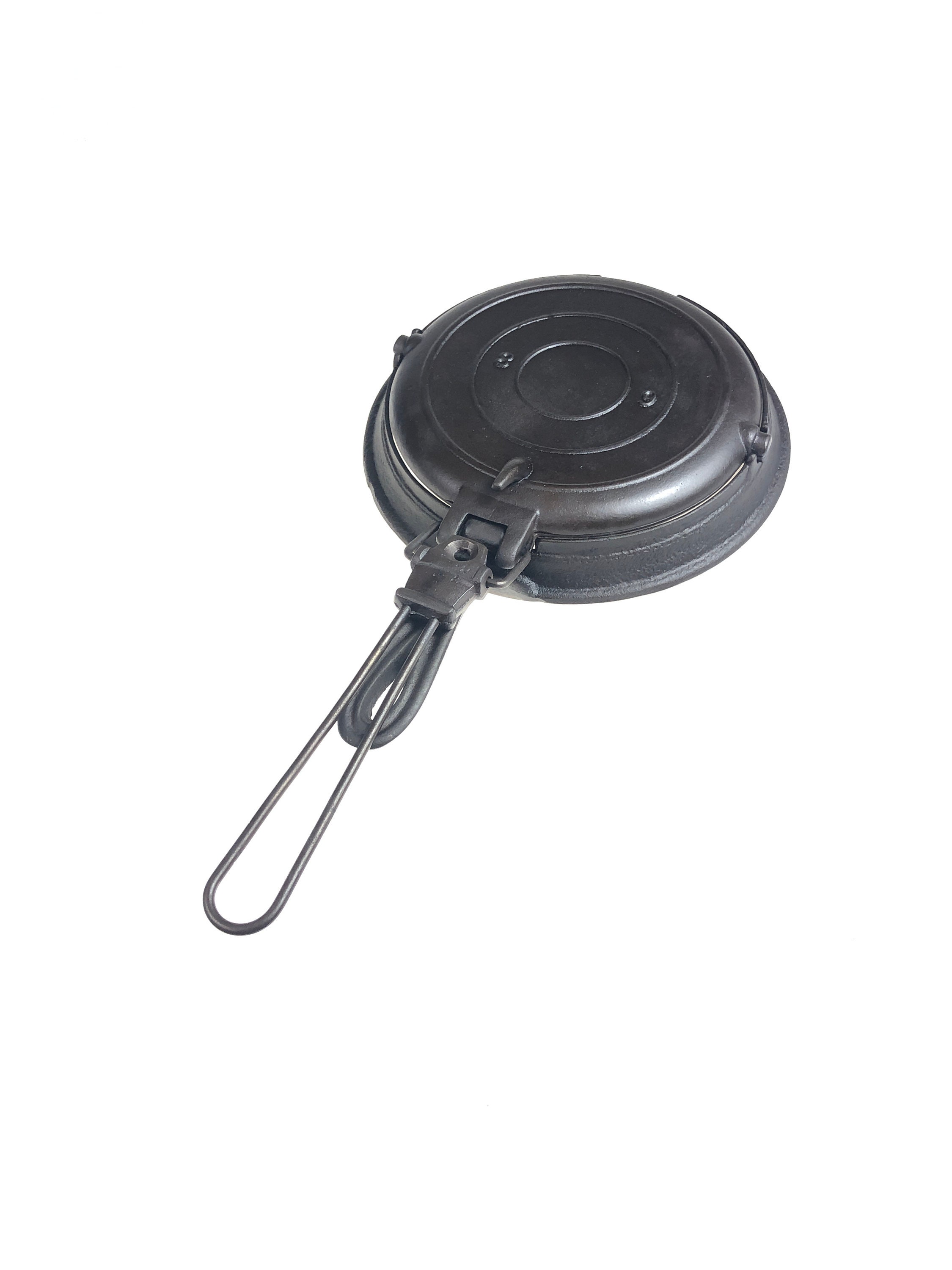 Great Gift idea! Unmarked Cast Iron Chef Skillet – Cast & Clara Bell