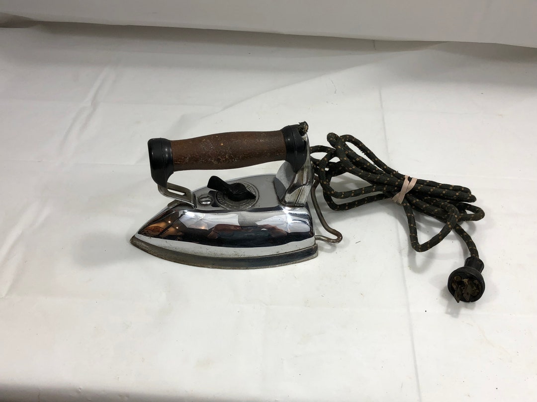 Vintage Proctor & Schwartz Electric Co. Proctor Speed Iron No. 940