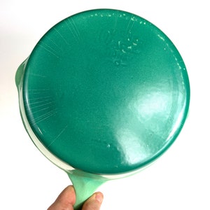 WOW! RARO! Vintage Wagner Ware Stilizzato Sidney O Green Enamel Cast Iron # 8 Smooth Bottom Skillet, circa 1924-1934