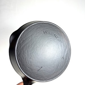 Antique Wagner Arc Logo First Series #7 Heat Ring Skillet with A Makers Mark - circa 1891 - 1910