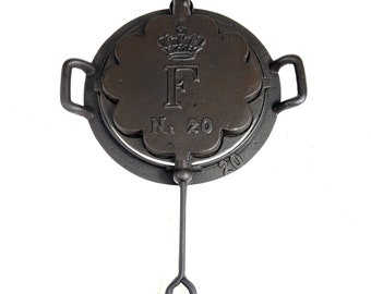 WOW!  RARE! Denmark Danish King Frederick #20 Cast Iron Waffle Iron