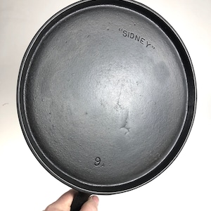 NICE!! Rare Antique 1897 - 1903 Sidney Arc Logo #9A Cast Iron Griddle - Hard to Find!!