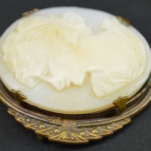 Antique Victorian Cameo Brooch
