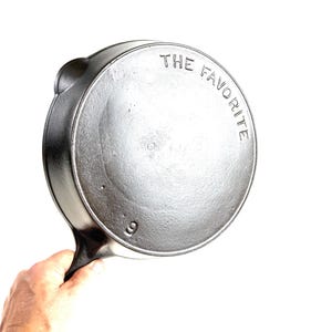 The Favorite #9 Skillet Columbus Hollow Ware Co.  - circa 1882 - 1902