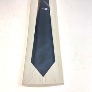 Vintage Men&#39;s Navy Blue Necktie Tie New in box H in scroll symbol - thin design - FREE SHIPPING!!