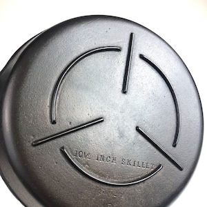 Very Hard to Find!! Vintage Wagner #8 Mercedes 10-1/2 Skillet with Grill bottom
