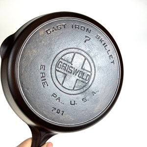 Vintage CRACKED Griswold #7 Large Block Logo Heat Ring #701 ERIE Pa USA (EPu) Cast Iron Skillet - circa 1920 - 1940