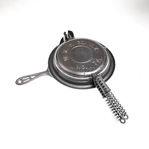 VERY HARD to Find!! Vintage Griswold W. M. C. Co. N.Y. No. 76  No. 8 Patented Cast Iron Waffle Iron #976 977 w/Low Base #975