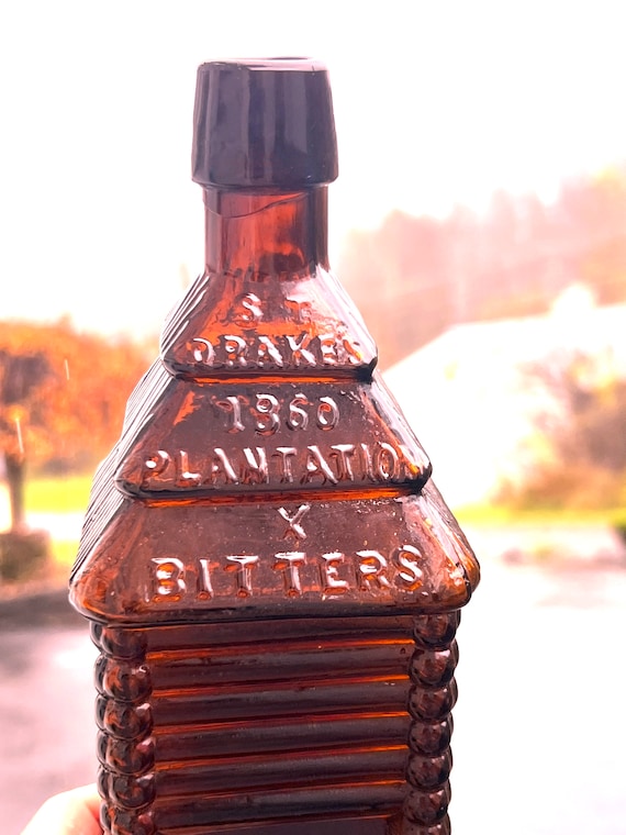BEAUTIFUL!! ANTIQUE 1860 Drakes Plantation Bitters Bottle 6 Log