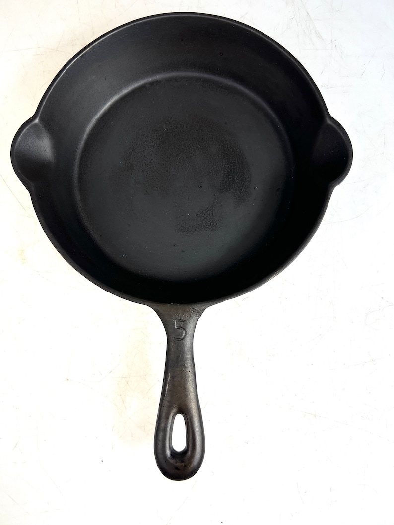 NICE Vintage Unmarked Cast Iron 5 Smooth Bottom Skillet Etsy