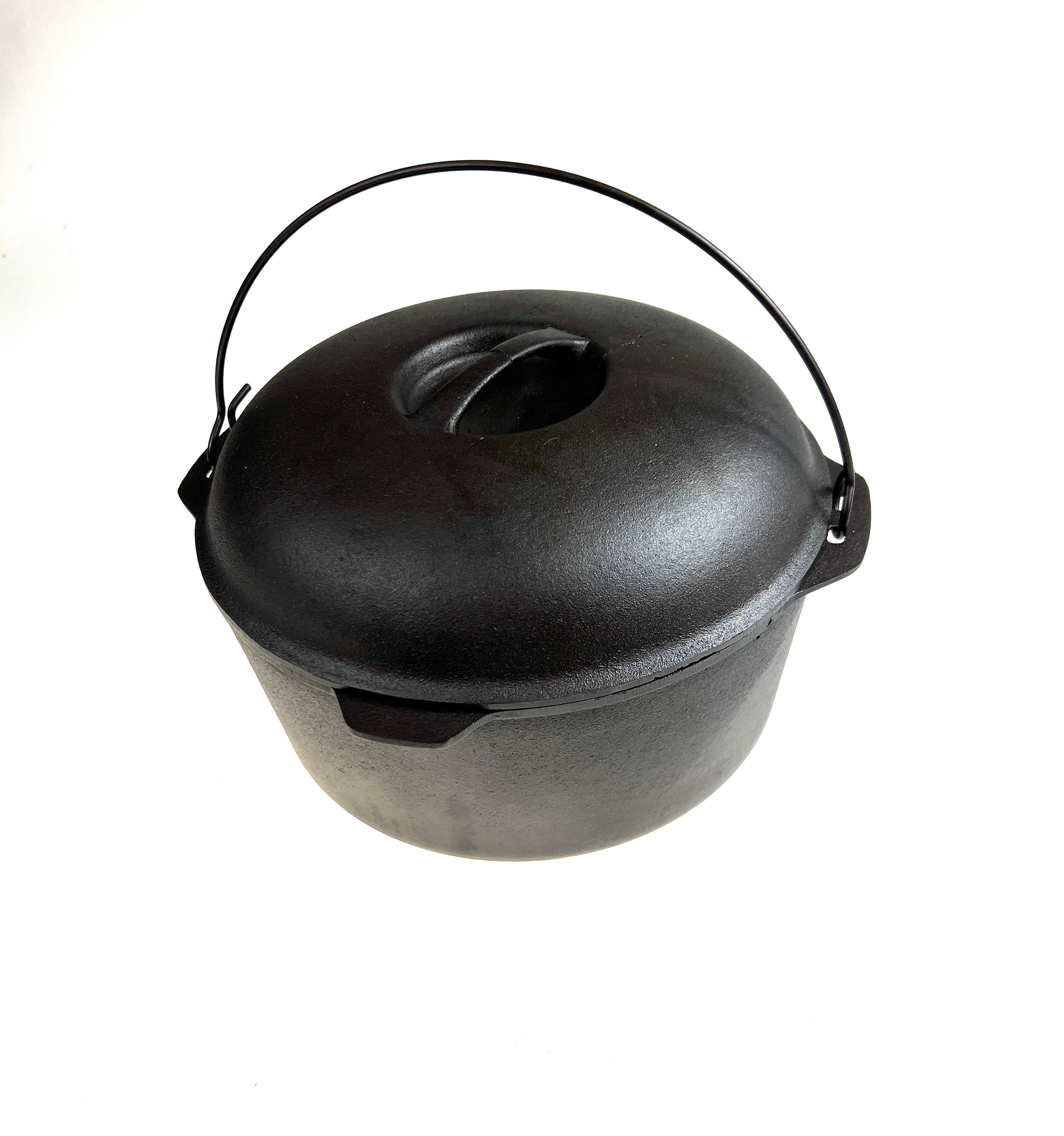 Unmarked LODGE 8 Dutch Oven W/lid AND Trivet -  Israel