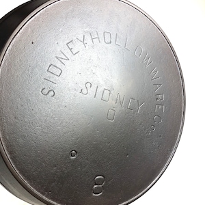 Raro!! Antique Sidney Hollowware #8 Bullseye Mark Block Printed Lettering Skillet - circa 1886 - 1897