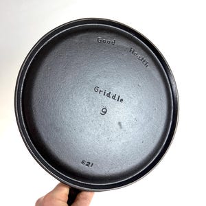 Vintage GRISWOLD Good Health #9 Cast Iron Griddle - #621 - circa 1920&#39;s - 1930&#39;s