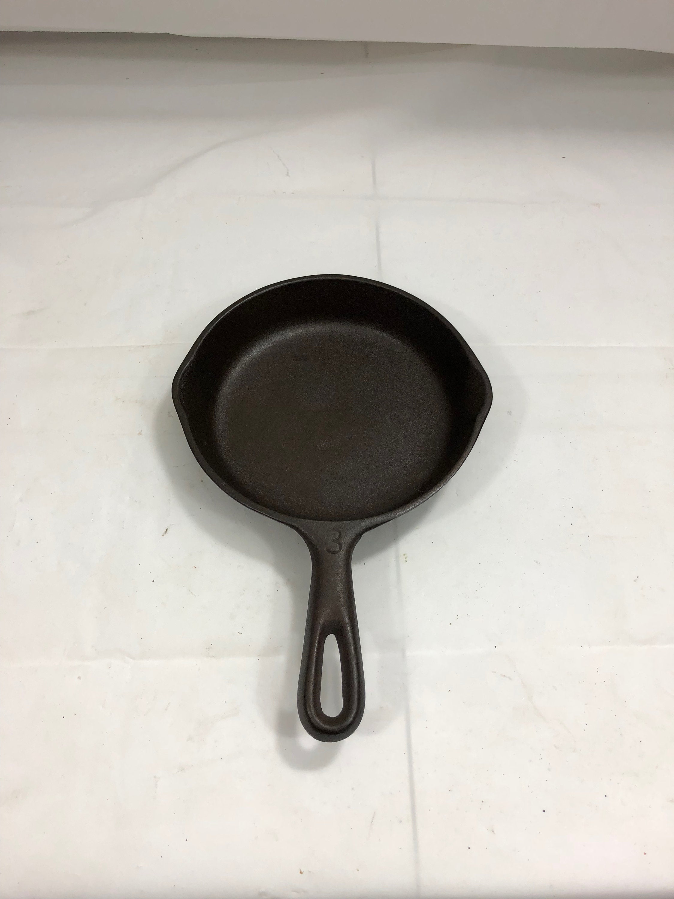 I finally found a 15 inch vintage skillet at Goodwill. Unmarked, heat ring,  Lodge? Which leads me to a question : r/castiron