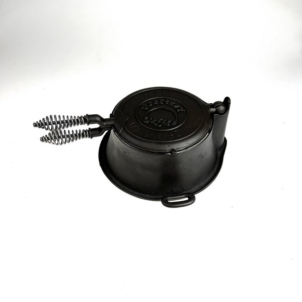 BEAUTIFUL!! Antique Fanner Manufacturing Company #8 CRESCENT Cast Iron High Base Waffle Maker - circa early 1900's