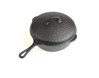 VERY NICE!! Ugly Hammered Cast Iron #8 Chicken Pan Fryer