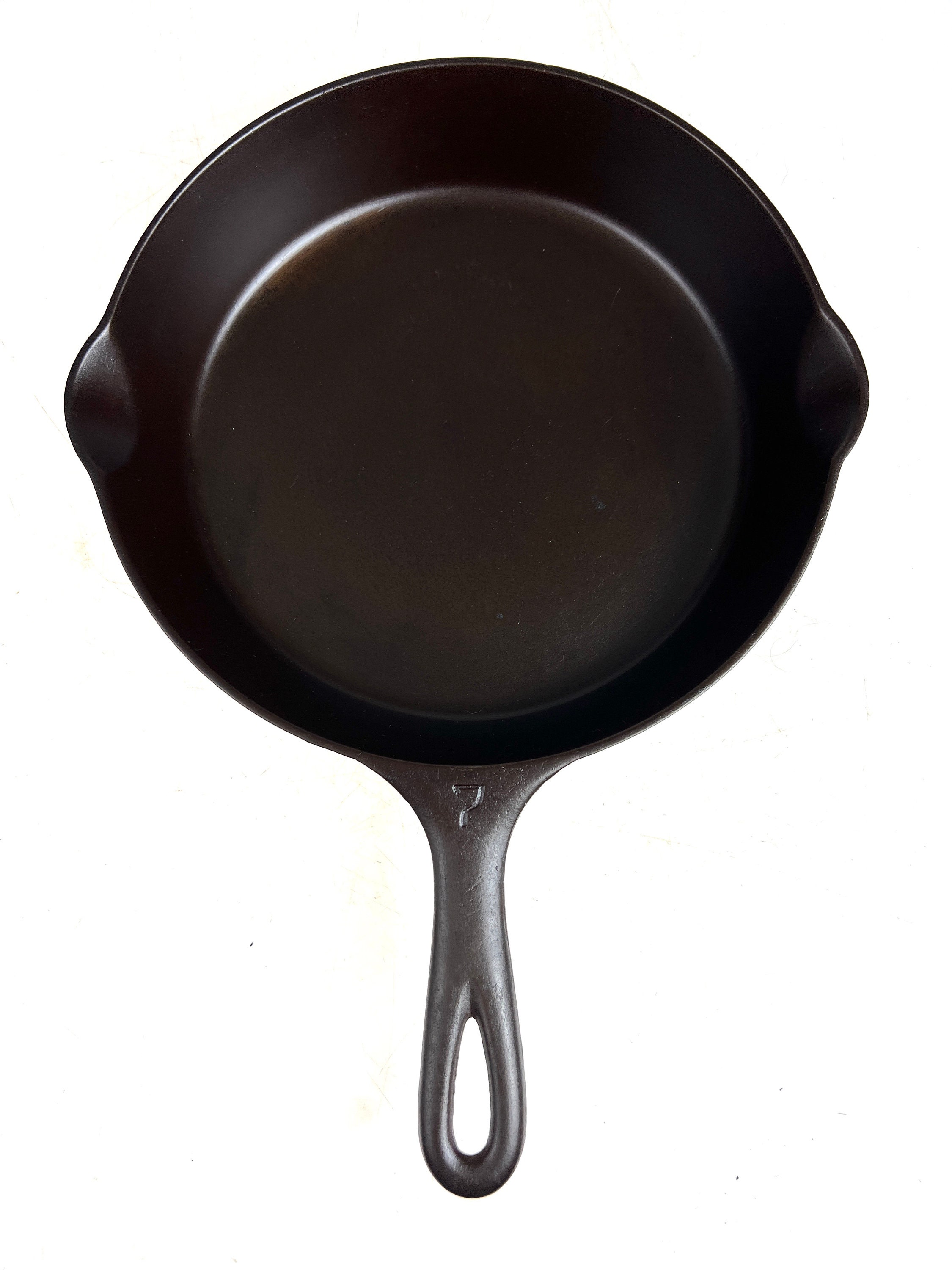 File:Griswold cast iron skillet.jpg - Wikimedia Commons