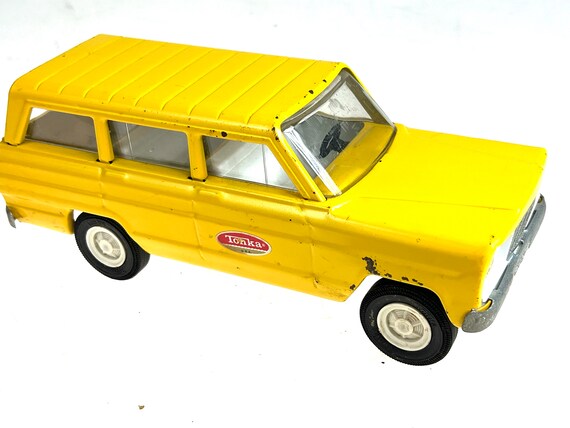 NICE Vintage 1970's TONKA Pressed Steel Yellow Jeep Wagoneer